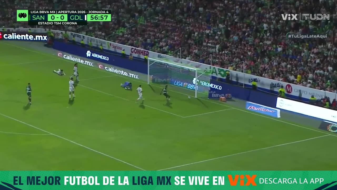 ¡¿Cómo no fue gol de Santos?! Disparo potente que el Tala Rangel desvía