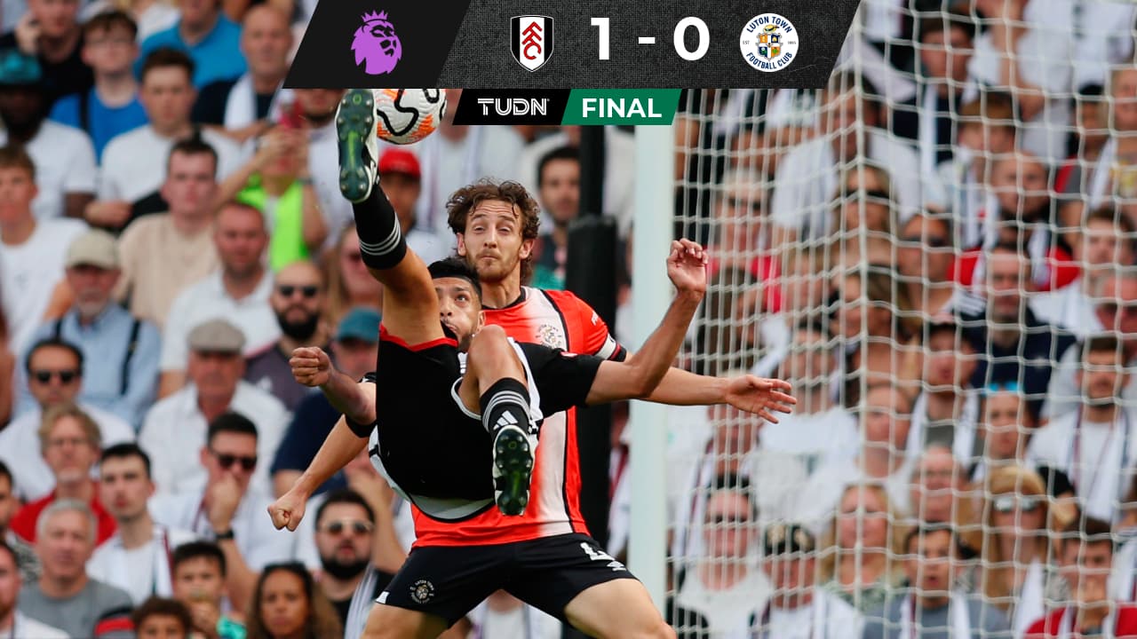 Raúl Jiménez vuelve a intentar gol de chilena en triunfo de Fulham