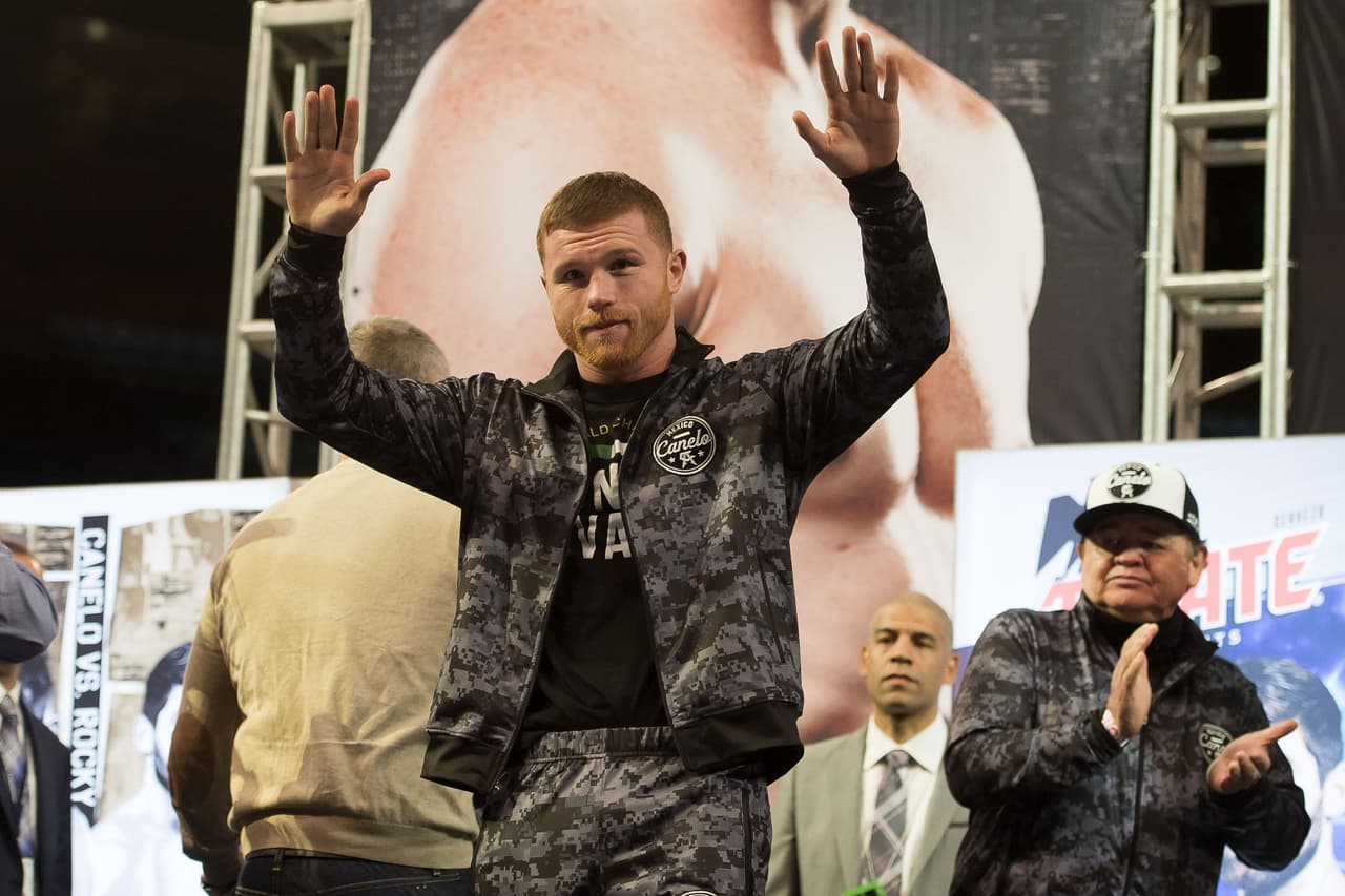 Este viernes, en el Madison Square Garden de Nueva York, Saúl 'Canelo' Álvarez y Rocky Fielding realizaron el popular pesaje antes de su combate de este sábado en el mismo recinto. Su promotores, Óscar De La Hoya y Eddie Hearn, estuvieron presentes en una jornada en la que también se pesaron los peleadores que completan la cartelera.