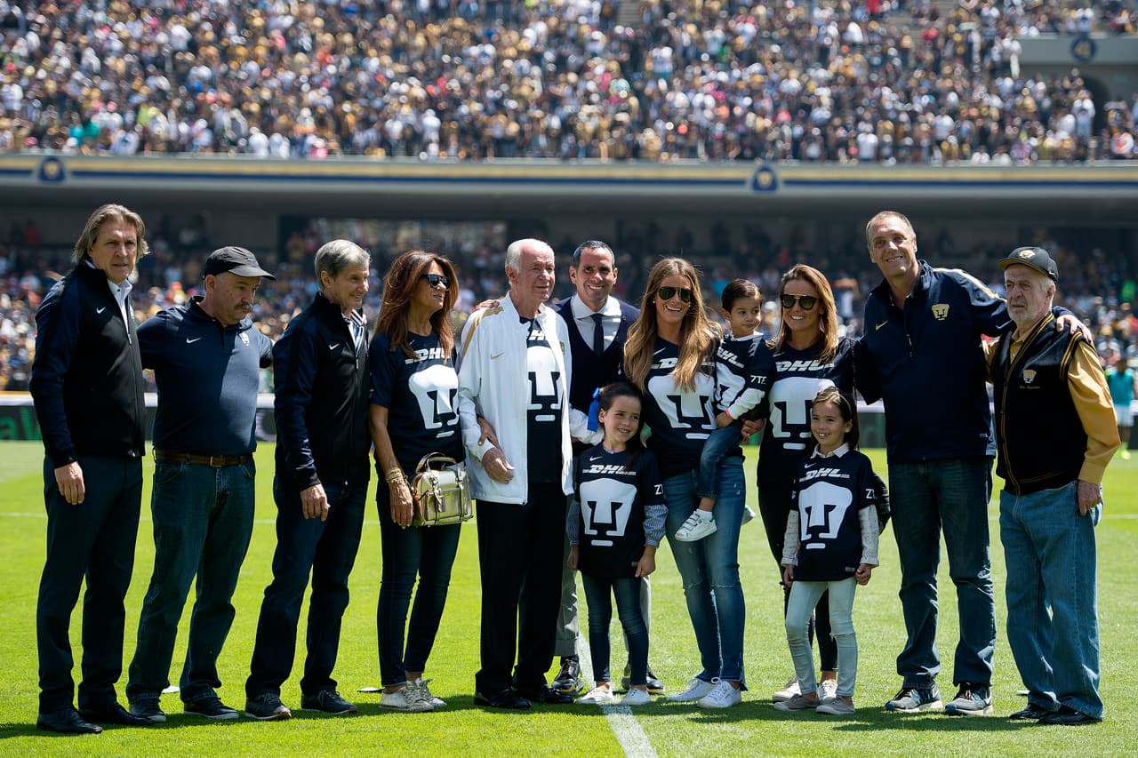 Al medio tiempo se rindió un merecido homenaje a Aaron Padilla.