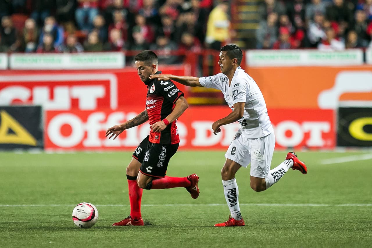 Xolos dominó el encuentro de principio a fin aunque las primeras llegadas de peligro pertenecieron al equipo visitante.