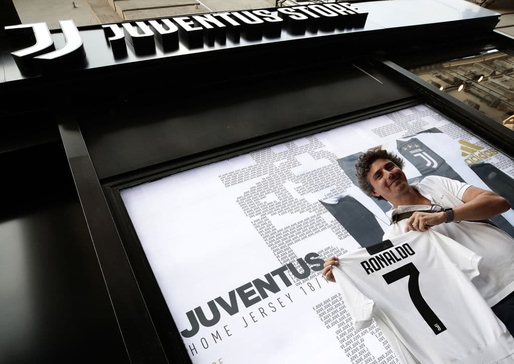 La tienda oficial de Juventus ya vende los jerseys de Cristiano Ronaldo con el número 7 que portará en la próxima temporada.