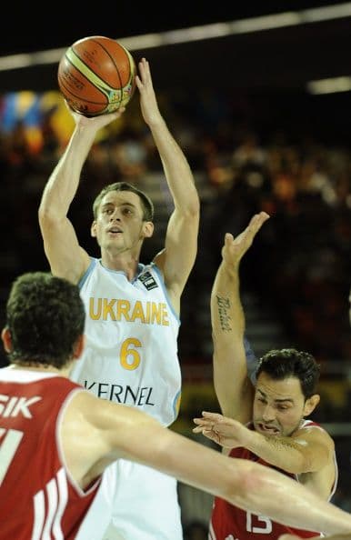 Ucrania derrotó a Turquía por 64-58 en el partido que abría la cuarta jornada del grupo C del Mundial de básquet, este martes en Bilbao, gracias a un gran último cuarto.