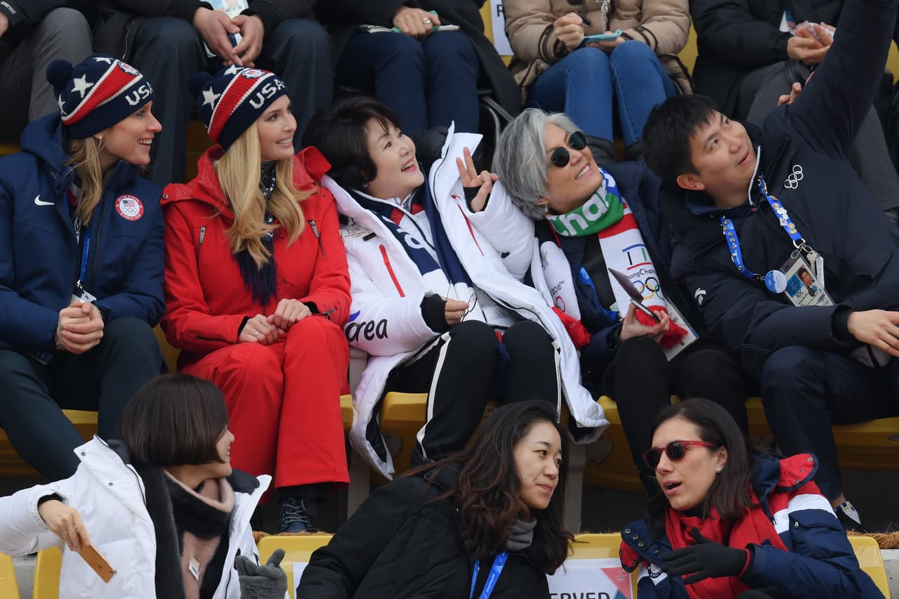 La hermosa Ivanka Trump, hija del presidente de Estados Unidos, Donald Trump, fue centro de atención en Pyeongchang 2018, donde brilló por su belleza y buen ánimo como espectadora y con los atletas.
