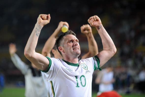 Y el goleador irlandés Robbie Keane parecía pulpo, con tanto 'tentáculo' tras marcar el doblete de la victoria ante Macedonia.