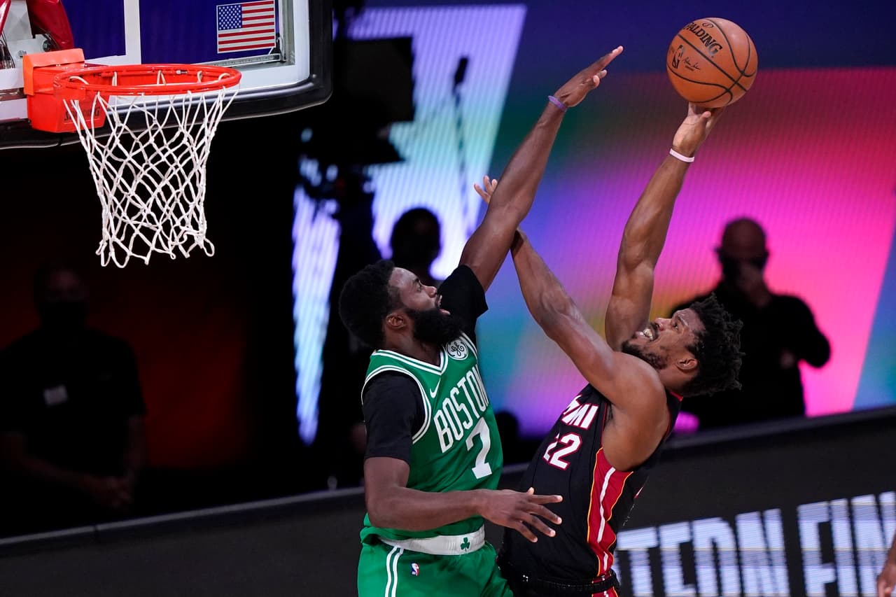 Los Boston Celtics ganan 117-106 y ponen la serie 2-1 | Borraron en tres cuartos al Miami Heat y se ponen a un juego de igualar la Final de Conferencia. | Bam Adebayo, Jaylen Brown y Jayson Tatum fueron los máximos anotadores del partido.
