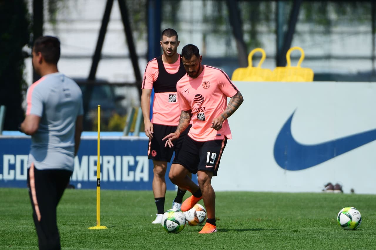 América confirmó la baja de Nicolás Benedetti y las lesiones de Nicolás Castillo y Oribe Peralta, pero sigue la evolución de Jérémy Menez y Roger Martínez que volvieron a la actividad en la Liga MX tras sus lesiones.