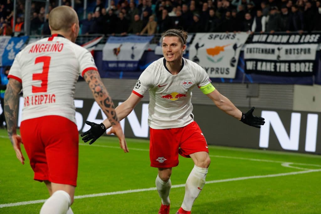 Luego de un gran centro de Angeliño, Marcel Sabitzer saca el remate de cabeza y firma su doblete en el encuentro.