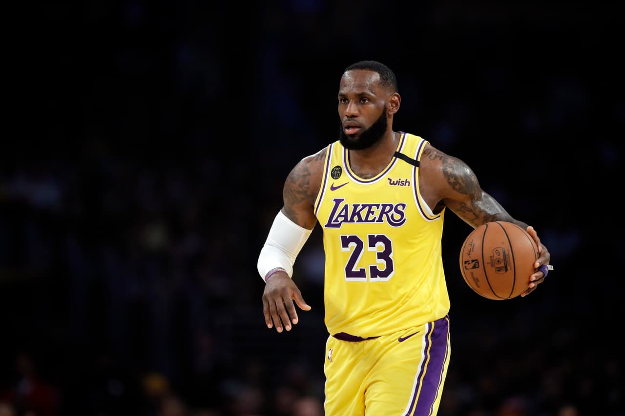 Jugadores de Lakers tienen tiempo para unificar sus criterios