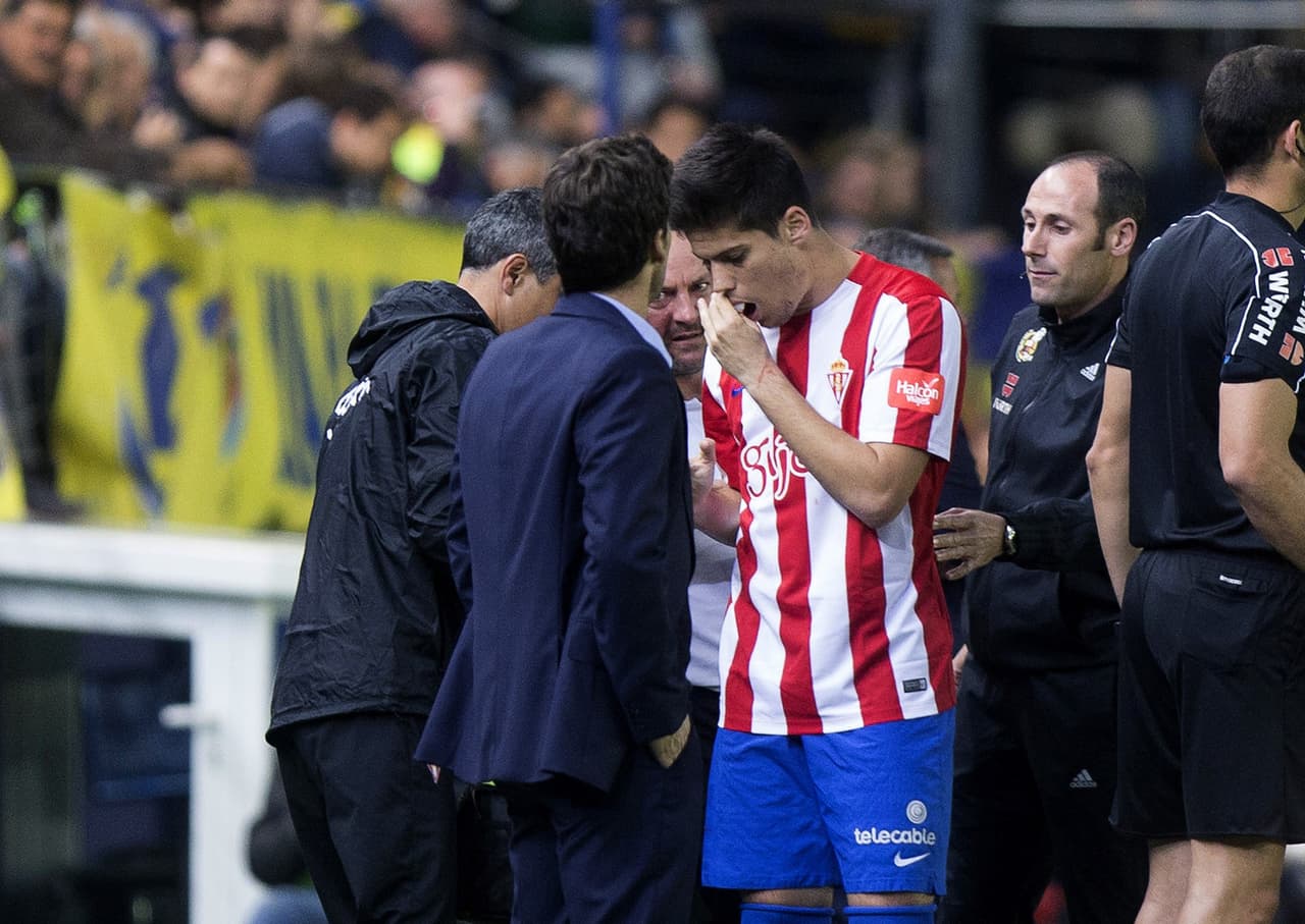De hecho, sufrió un golpe en el rostro que le provocó un punto de sutura en el labio superior. Uno de los jugadores con mayor proyección del Sporting y que ya suena para varios equipos en Primera.