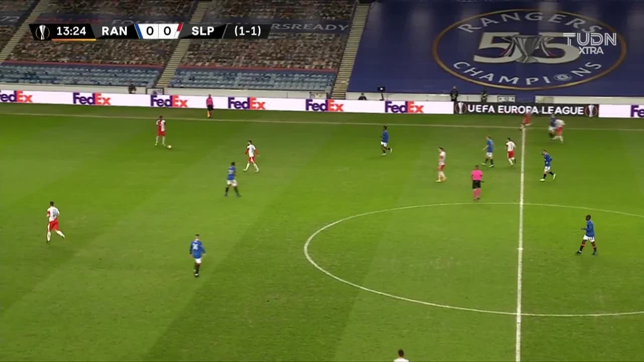 ¡GOL!  anota para Slavia Prague. Peter Oladeji Olayinka