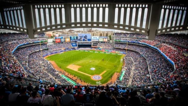 Casa llena en el Yankee Stadium para el derby de Nueva York.