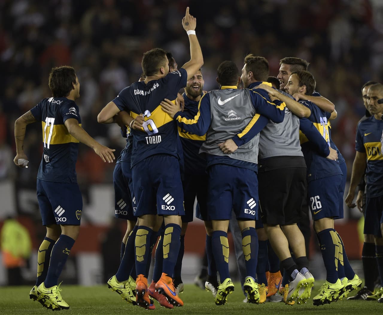 Boca Juniors vence a River Plate en el superclásico y retoma el liderato