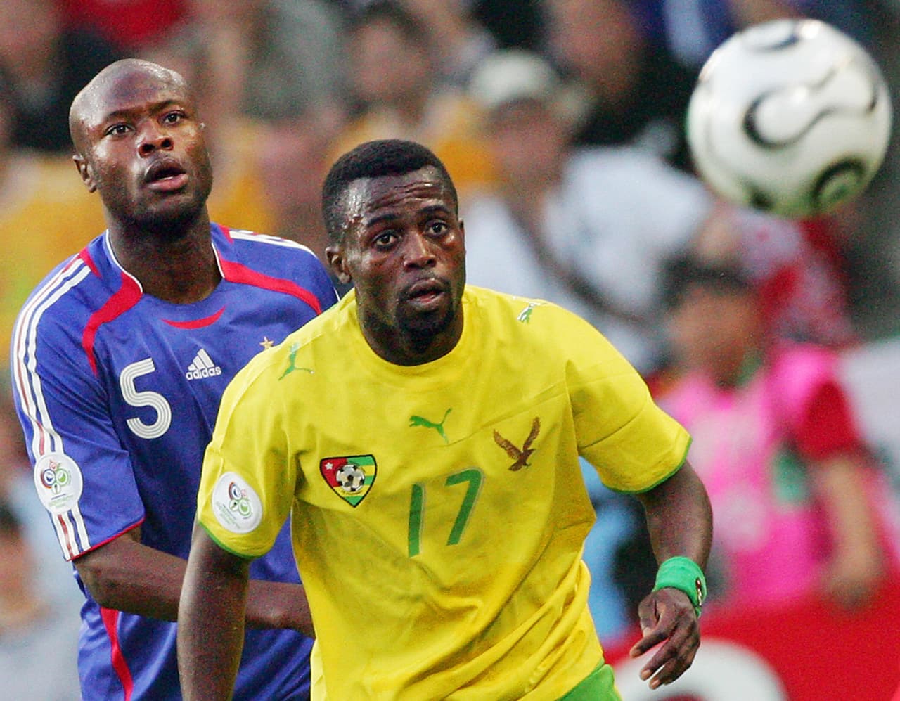 Togo jugó el Mundial del 2006 y lo hizo con esta playera Puma, que destacaba el gavilán en el fondo y en el pecho.