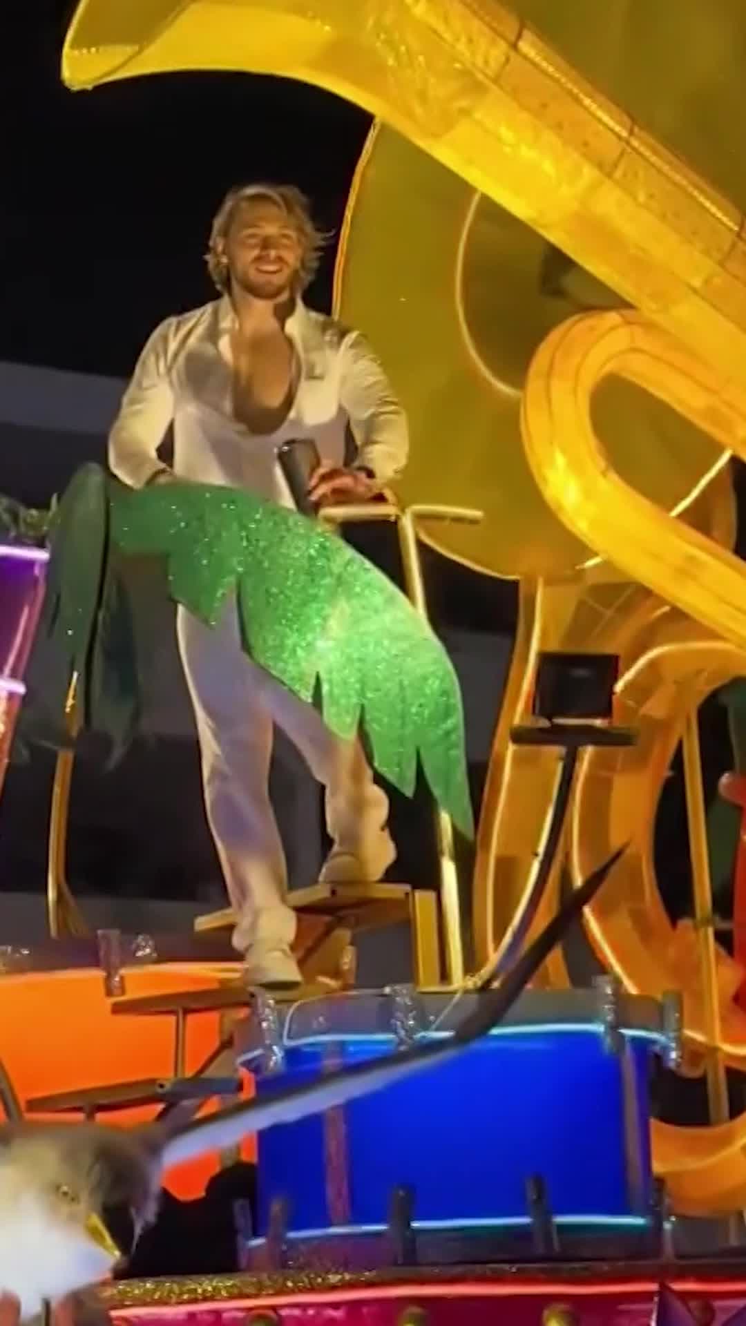 Aldo de Nigris sufrió APARATOSA CAÍDA en un festival