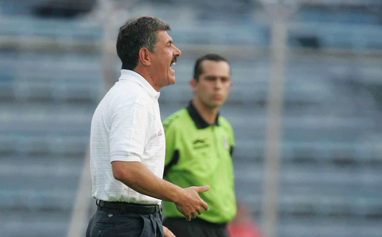 Ricardo inicio su carrera como entrenador dirigiendo a los Pumas en 1991, un semestre después de retirarse, el ‘Tuca’ se mantuvo en l banquillo de los auriazules de la temporada 1991-92 hasta el final de la temporada 1995-96.