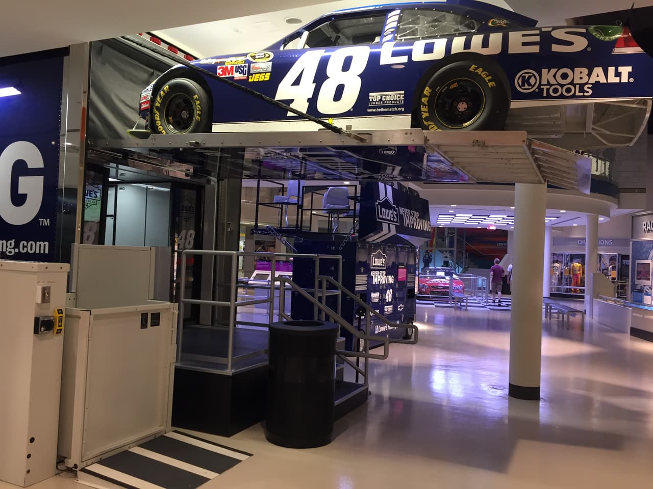 Este es el famoso auto del legendario Jimmie Johnson, siete veces ganador de la máxima categoría de la NASCAR, la Cup Series, con su cla´sico 48.