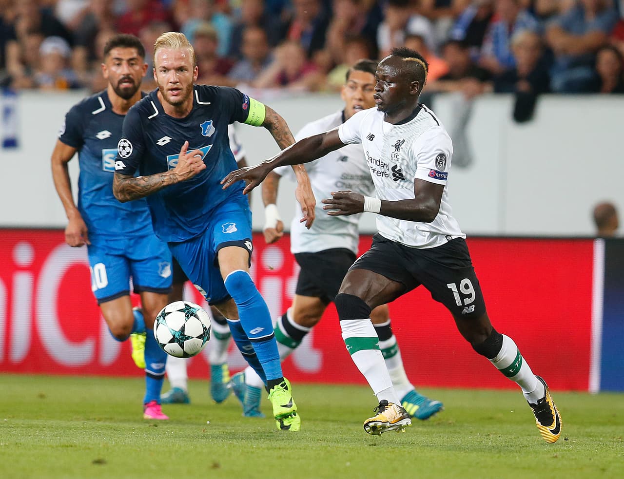 Champions: La temporada 2017/18 está condicionada por el cambio en el formato de 2018/19. Los cuatro primeros clasificados van directo a grupos, al igual que el campeón de la Europa League.