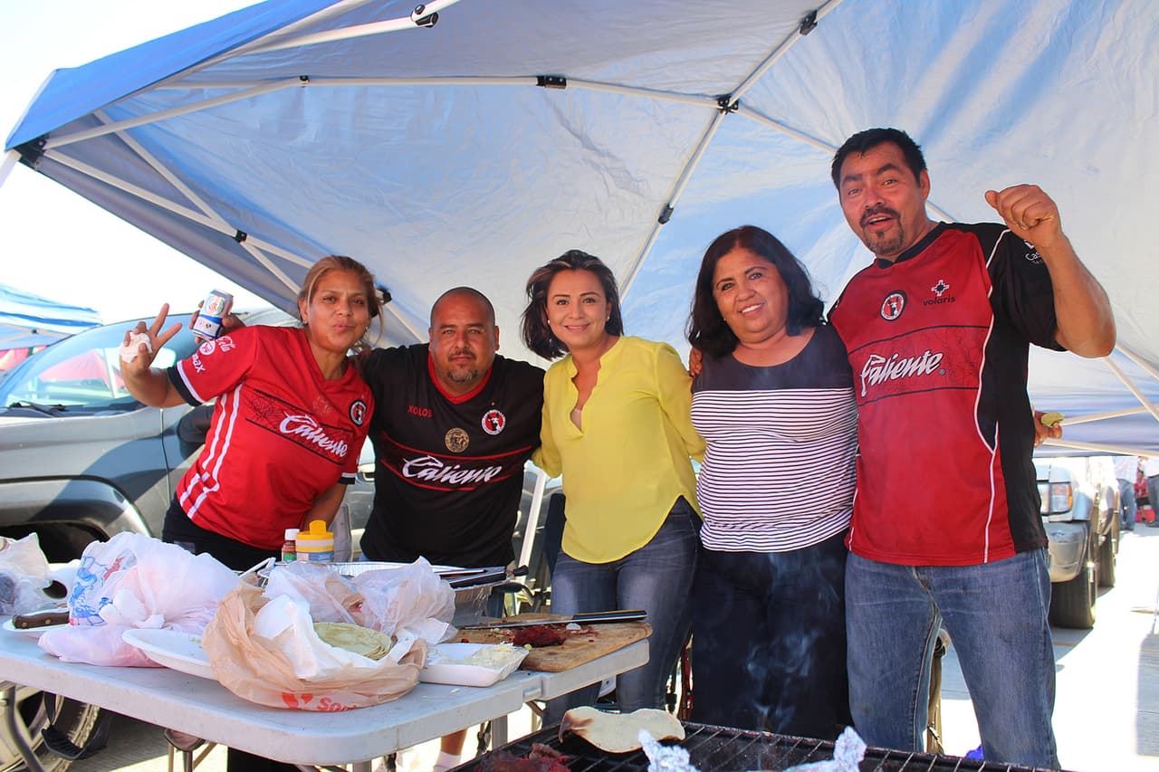 Así se vivió el primer partido del Apertura 2017 en el Estadio Caliente. Aficionados de Xolos y Cruz Azul acudieron en familia a disfrutar de una noche de buen futbol.