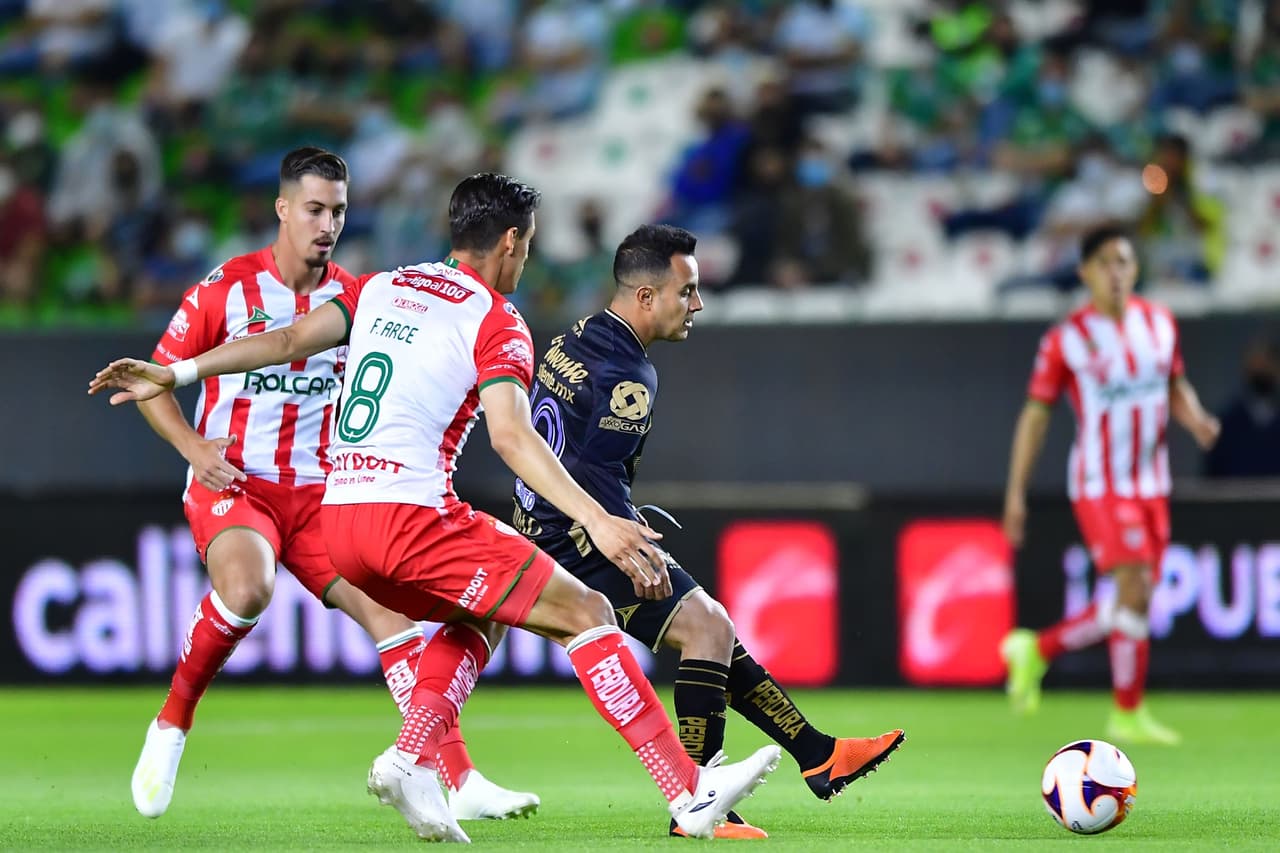 Con goles de Joel Campbell, Santiago Colombatto y Ángel Mena, León consigue un urgido triunfo 3-1 sobre Necaxa y se acerca a los puestos de liguilla. Necaxa es el peo equipo del torneo con 7 unidades.