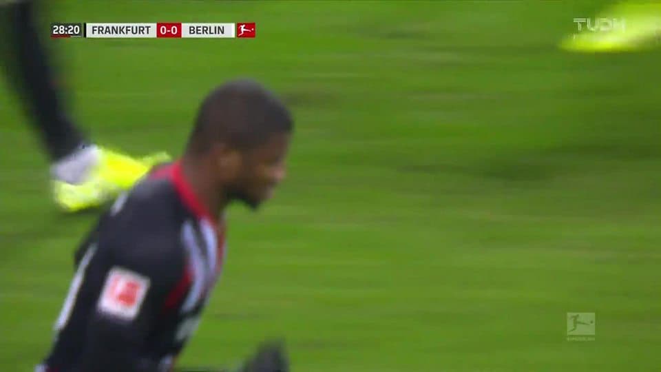 Tiro desviado de Almamy Touré