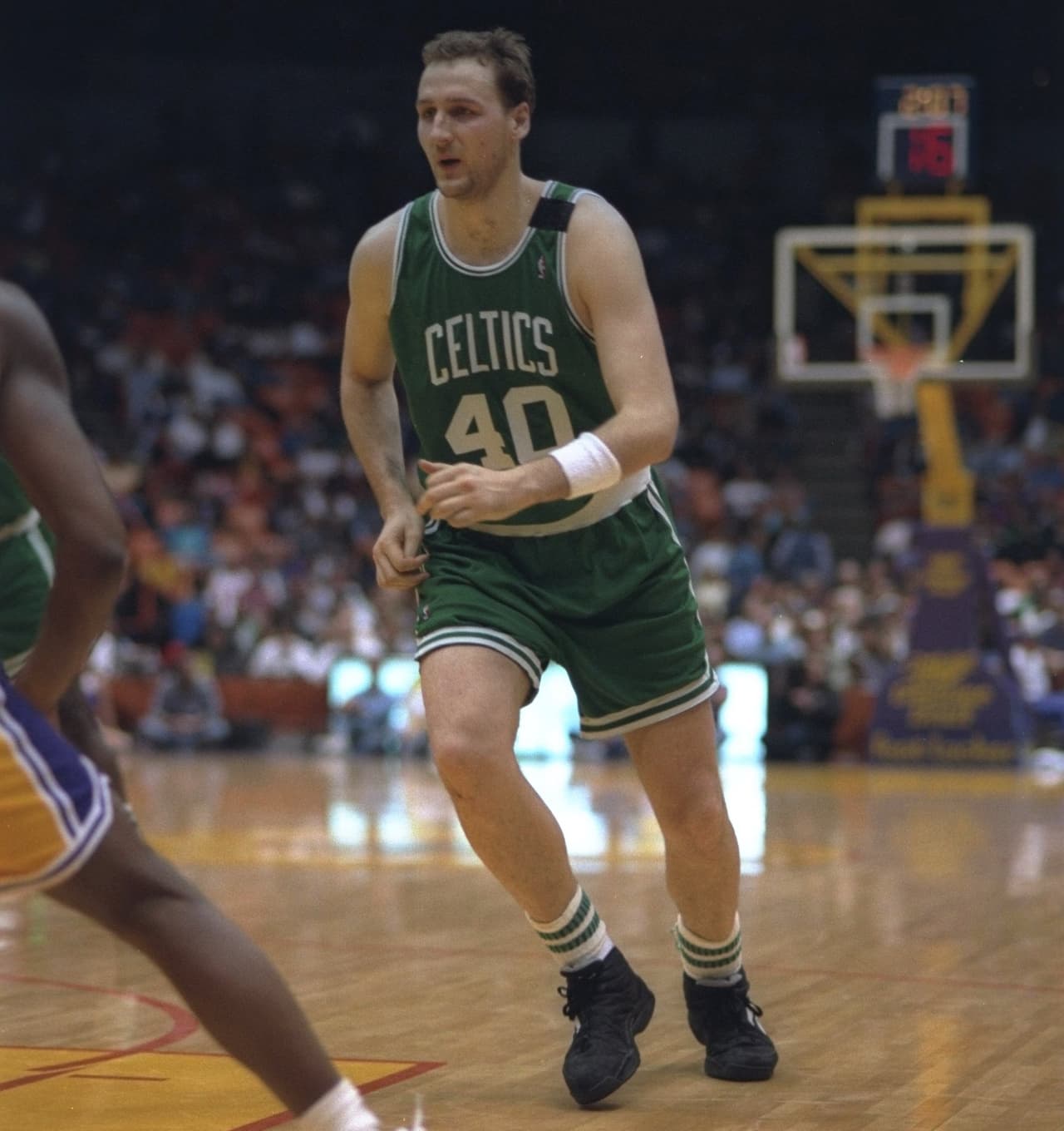 <b>Dino Radja.</b> El croata fue dos veces campeón de la Euroliga (1989, 1990), elegido como uno de los 50 más grandes jugadores de la FIBA en 1991 y como uno de los 50 más grandes en la EuroLeague en 2008.
<br>