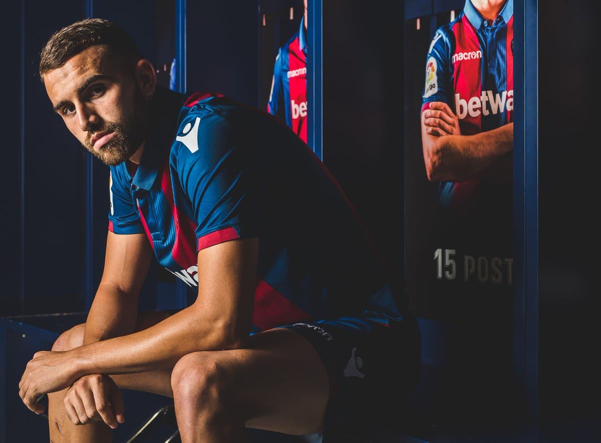 El delantero español, de 21 años, Borja Mayoral llega al Levante, cedido por el Real Madrid.