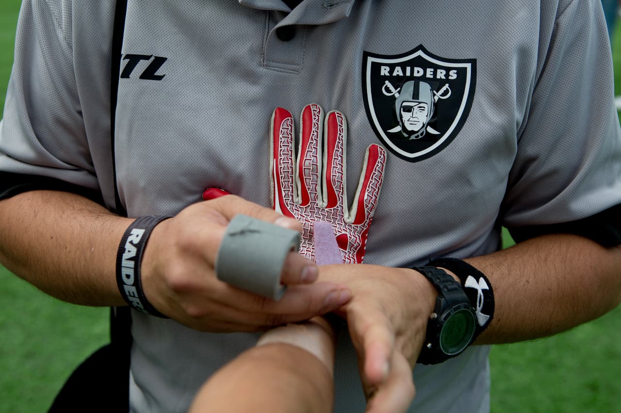 El historiador mexicano Alejandro Morales, que también creó el salón de la fama, afirmó que ek primer partido de futbol americano en México se disputó en 1896 en Jalapa en el estado de Veracruz: