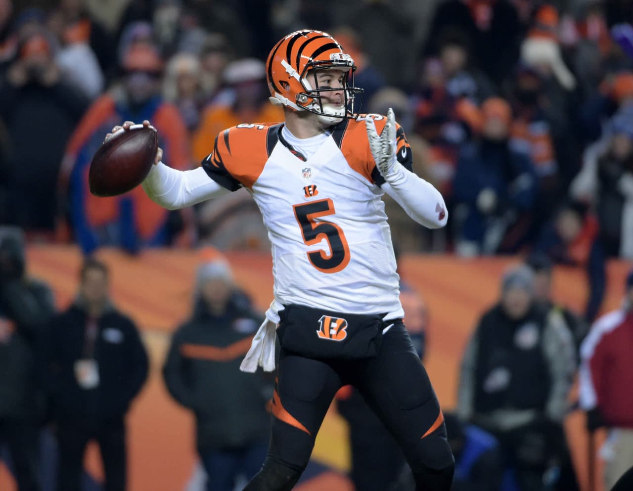 A.J. McCarron tiene un esguince en la muñeca izquierda, está en duda contra Baltimore