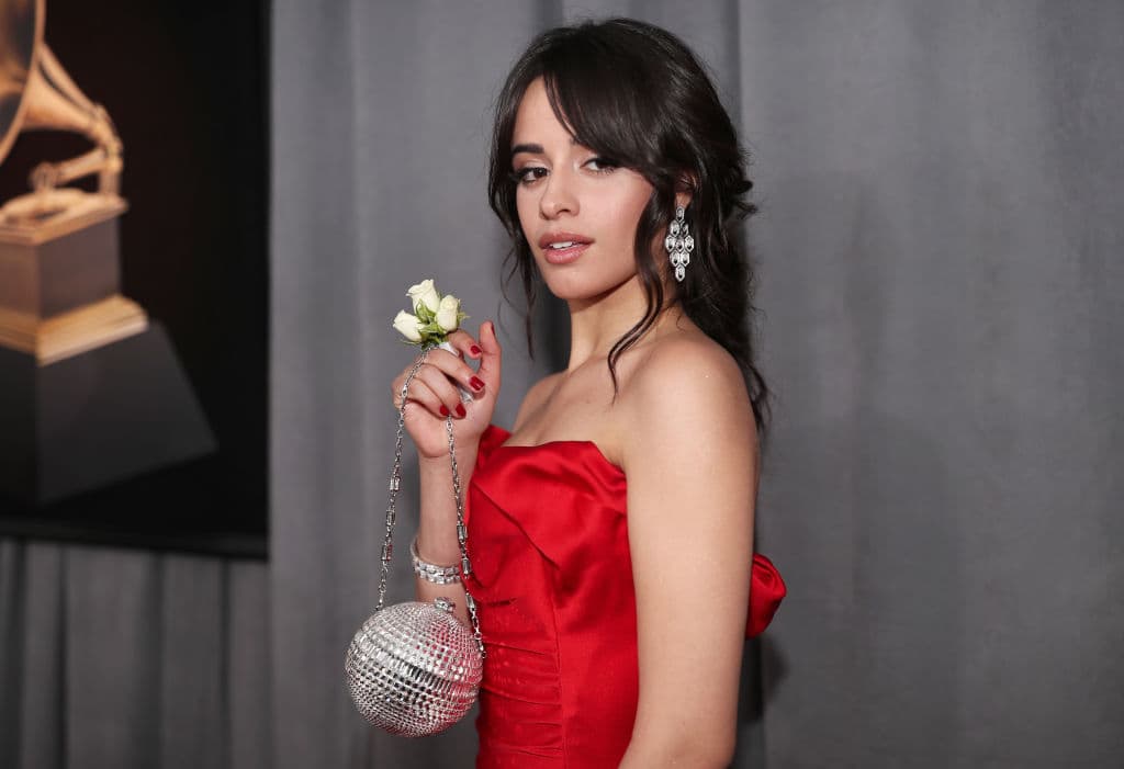 Camila Cabello habló con franqueza sobre sus síntomas de trastorno obsesivo compulsivo (TOC). La cantante dijo que su "ansiedad se manifiesta en forma de trastorno obsesivo compulsivo".