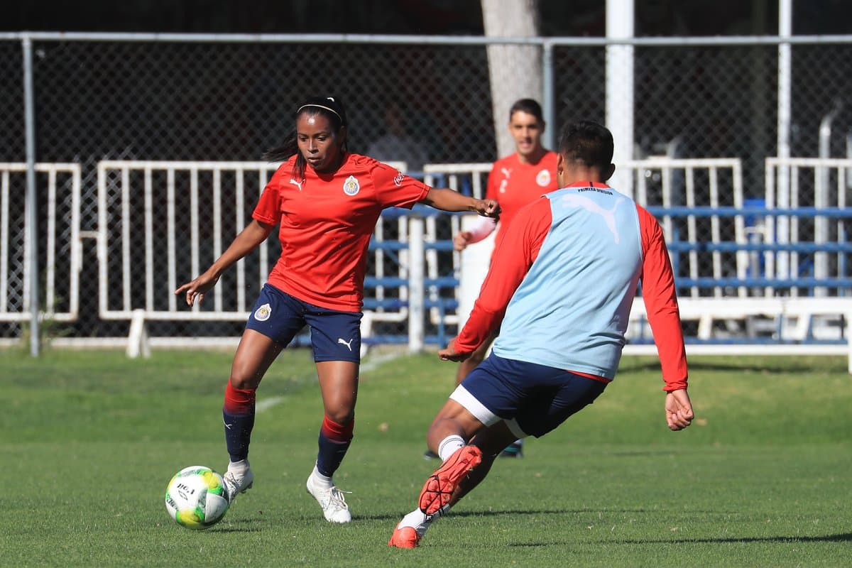 Por el equipo Azul
<b> </b>formaron: Ana Paula Ruvalcaba, Araceli Torres, Jair Pereira, Arlett Tovar, Miguel Ponce, Dieter Villalpando, Yasmin Álvarez, Isaac Brizuela, Tania Morales, Brenda Viramontes y Alexis Vega, dirigidos por Luis Manuel Díaz.