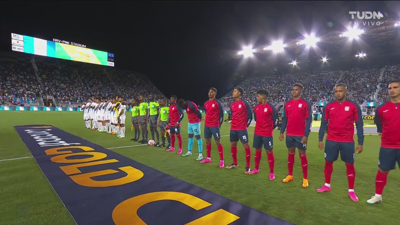 ¡Suenan los himnos de Guatemala y Cuba!