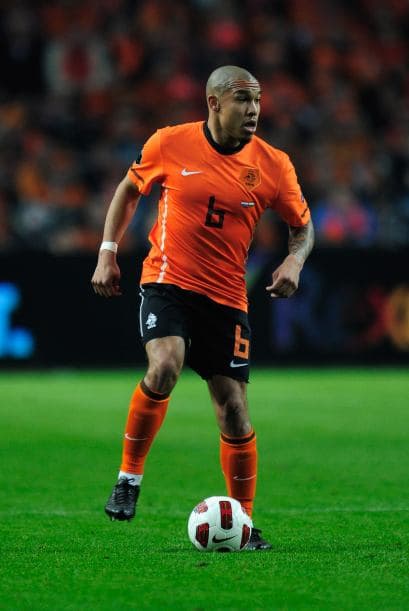 Nigel de Jong. Posición: Mediocampista. Fecha de Nacimiento: 30 de noviembre de 1984(29 años). Club: AC Milán, Italia.