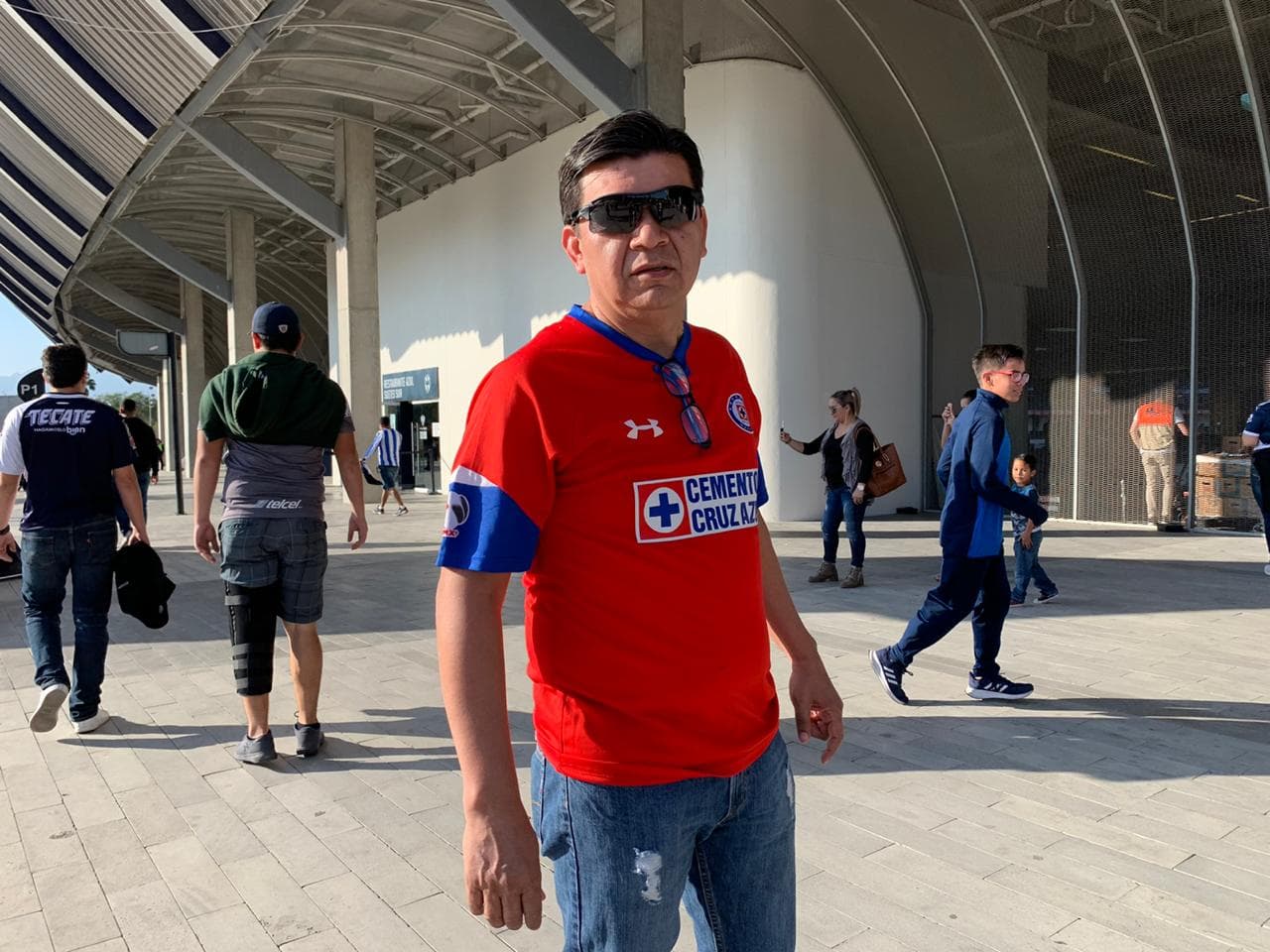 Los aficionados comienzan a llegar al gigante de acero pero ver la final de vuelta entre Monterrey y Tigres.