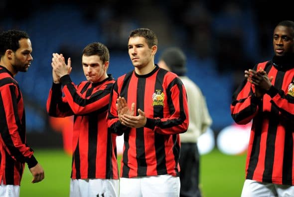 El City lució un uniforme especial antes del duelo.
