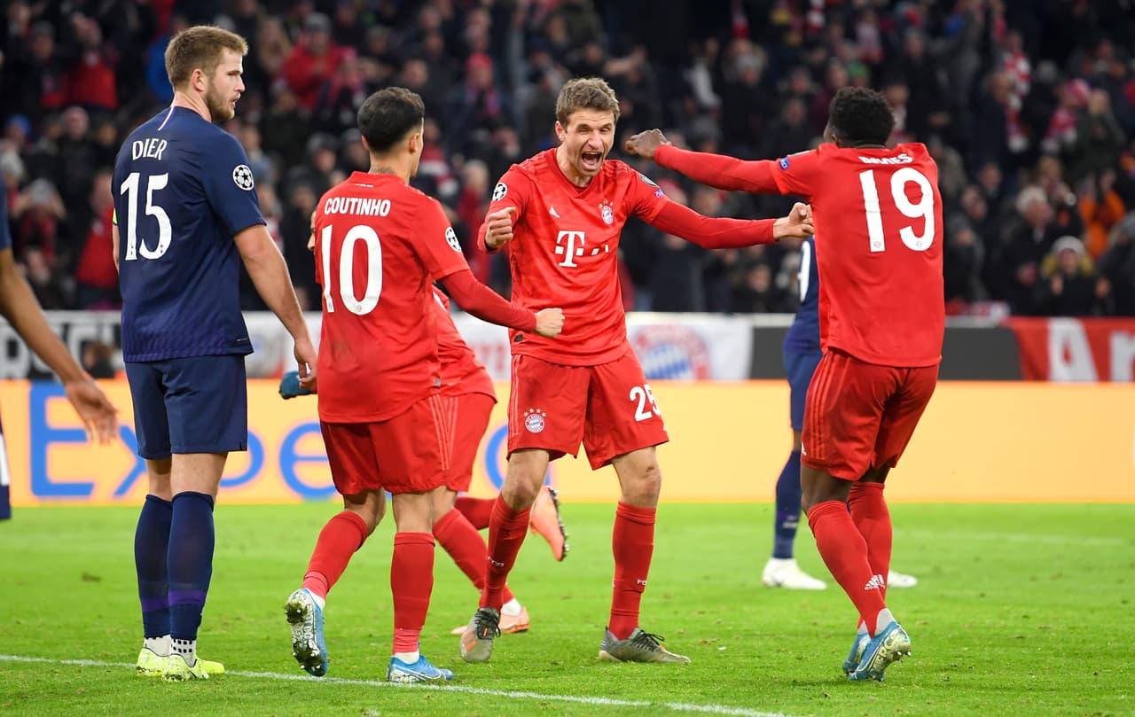 Bayern Munich es el único equipo que logra pasar invicto a octavos de final de la Champions League. El día de hoy confirma su pase en primer lugar del grupo B, seguido del Tottenham Hotspur en segundo lugar.