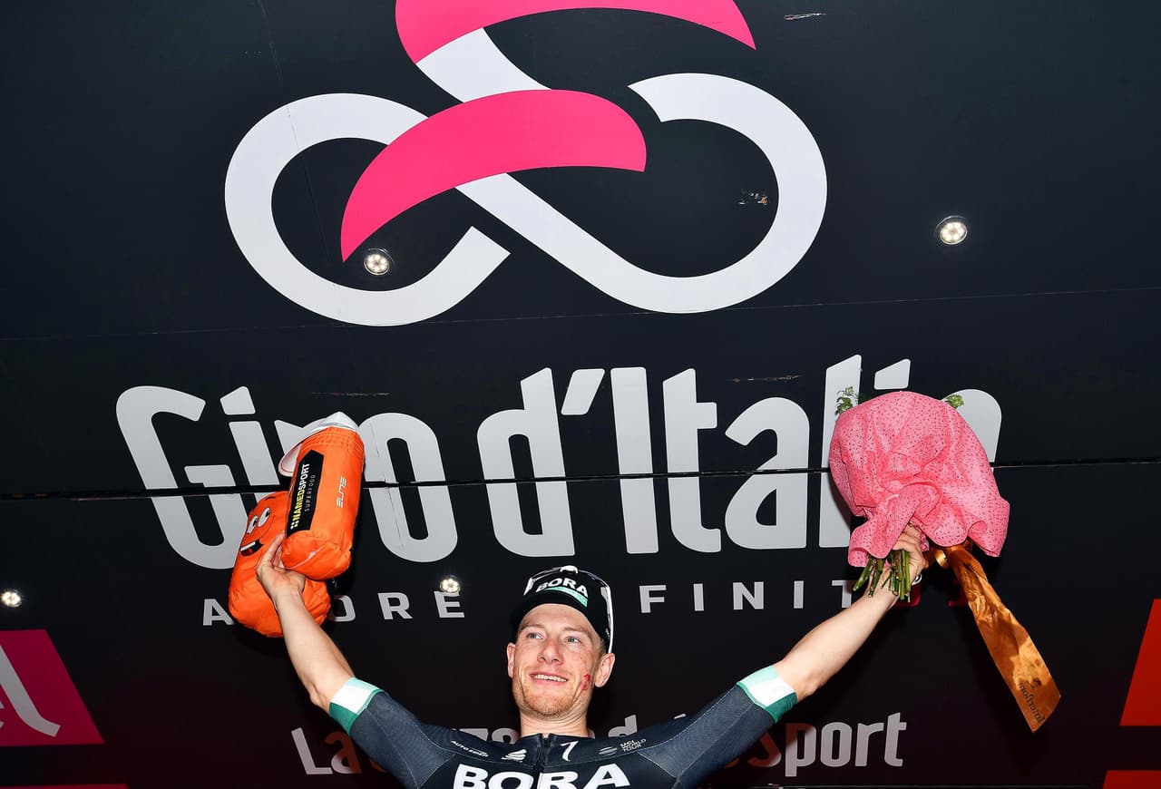 El irlandés Sam Bennett (foto) ganó la séptima etapa del Giro de Italia entre Pizzo y Praia a Mare, de 159 kilómetros, mientras que el británico Simon Yates (Mitchelton) mantuvo el liderato.