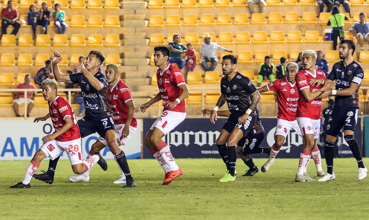 Las jugadas a balón parado representaban una gran oportunidad para Alebrijes pero no tuvieron contundencia.