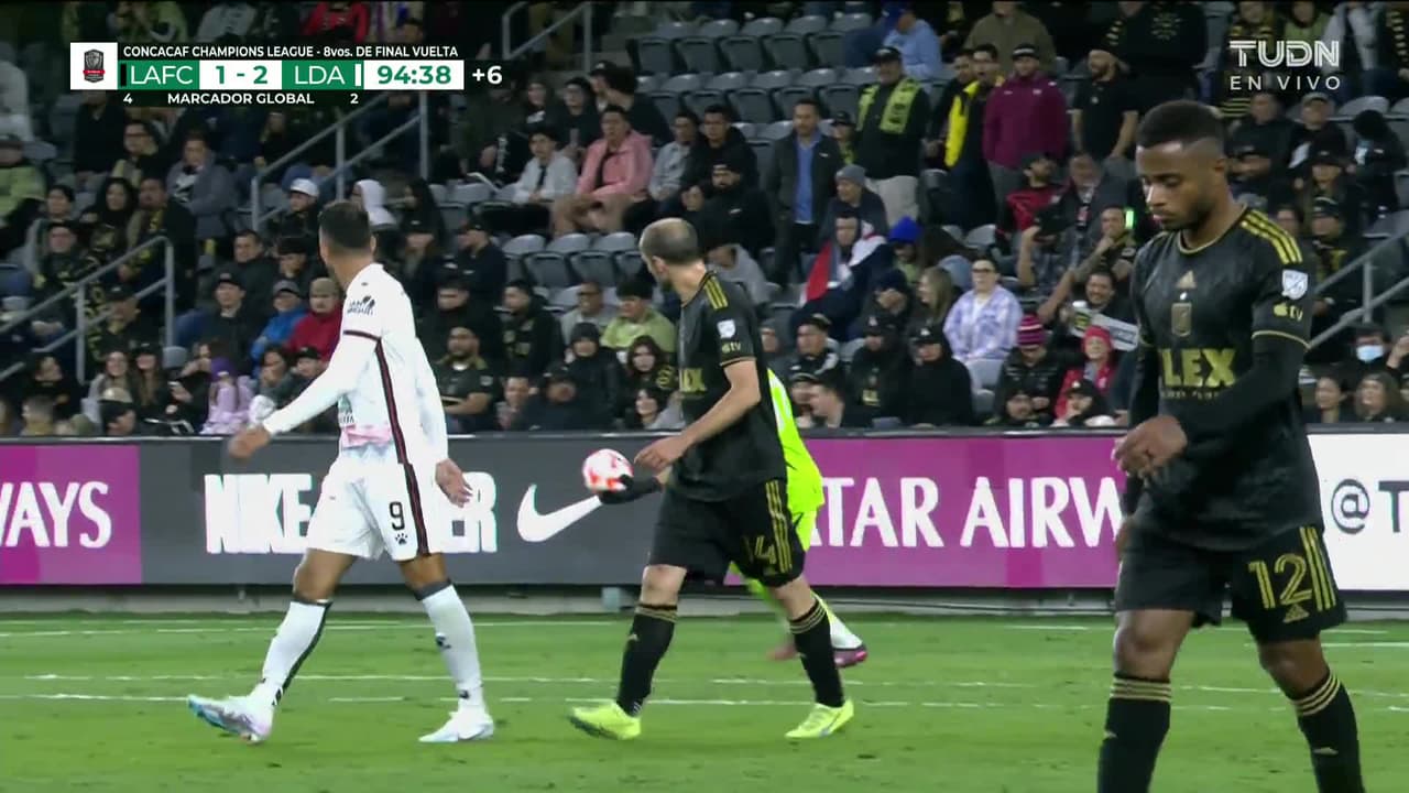 ¡TIRO ATAJADO! disparo por Rashir Parkins.