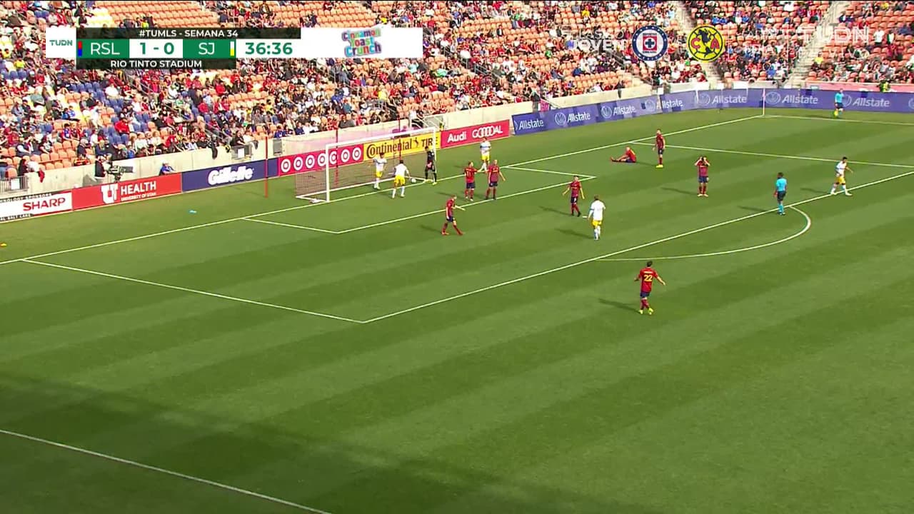 ¡GOL!  anota para SJ Earthquakes. Carlos Fierro
