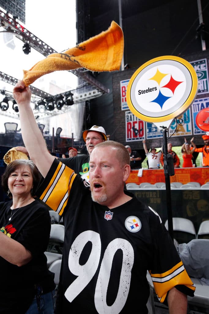 Así se vivieron los momentos previos a la edición 2019 del Draft de la NFL. Imperdibles imágenes de los fanáticos más apasionados del mundo.