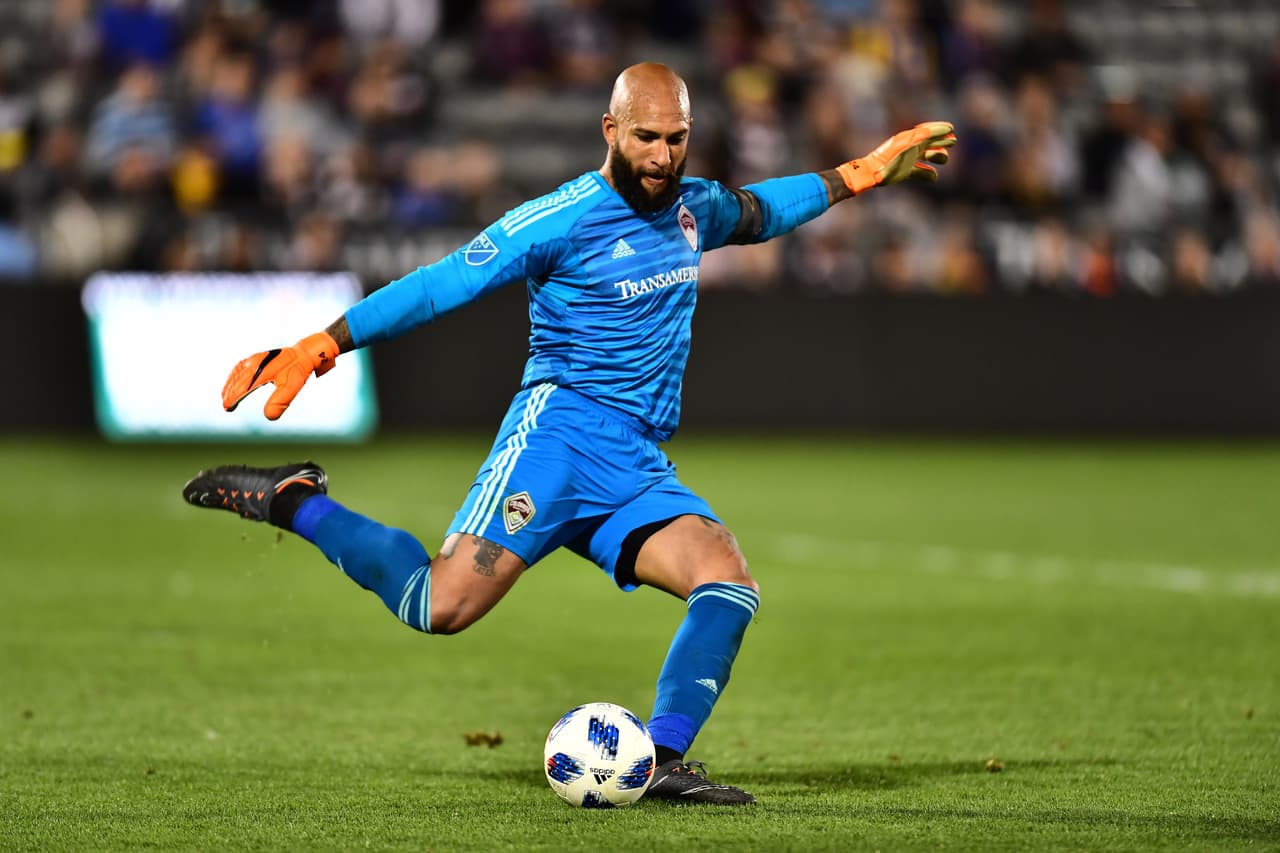 Pese a que Colorado Rapids terminó resignando la victoria frente a Sporting Kansas City, Tim Howard volvió a tener una gran actuación en el arco del club de las Montañas Rocosas. (USA Today Images)