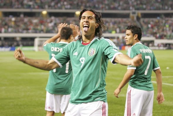 ¿Qué pasó con Aldo de Nigris? Sacándole la lengua a la afición presente en el Cowboy Stadium en Arlington. Más respeto muchacho.