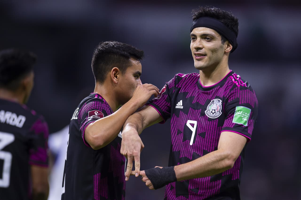México selló su pase al Mundial con una victoria sobre El Salvador, gracias a los goles de Uriel Antuna y Raúl Jiménez.