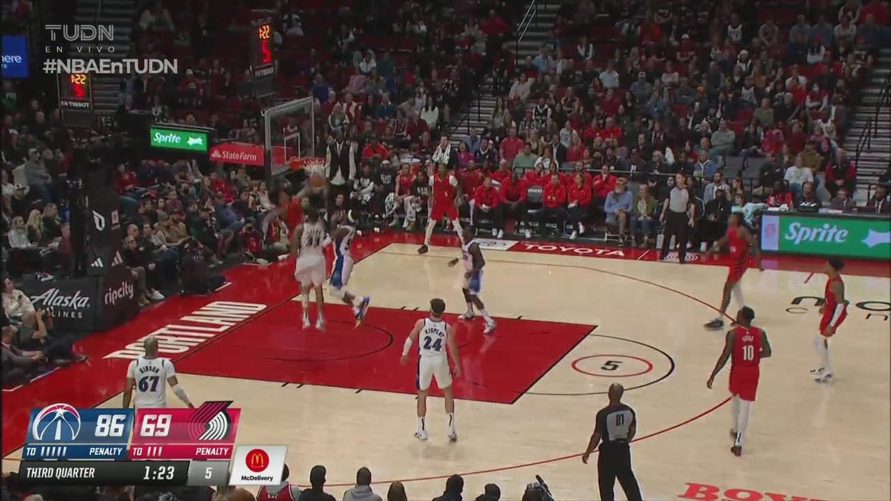 ¡Para el top de la semana! Shaedon Sharpe la hunde en el aro