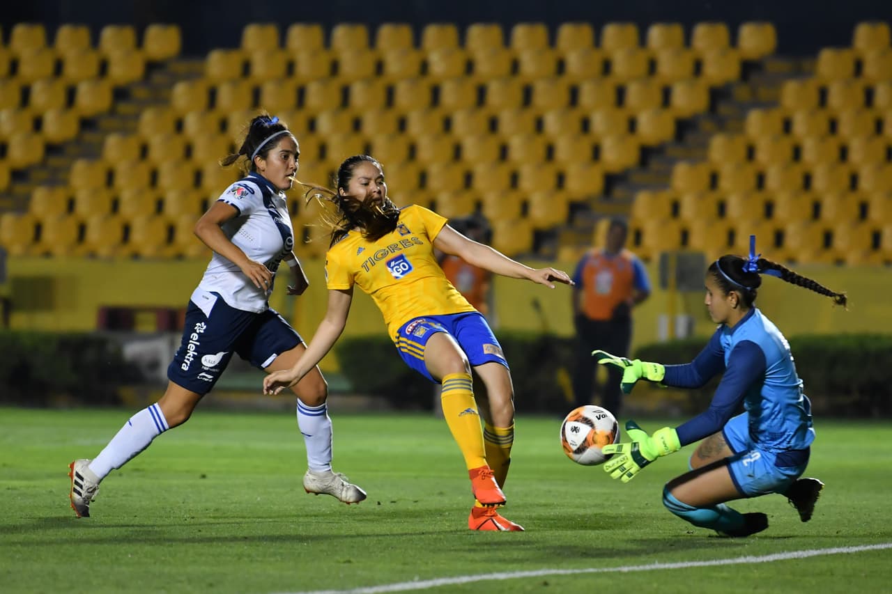 Luego de que en la Ida, en el Estadio Cuauhtémoc las poblanas sucumbieran por 2-1 ante las felinas regias, las obligadas eran las de La Franja para salir a empatar en el global.