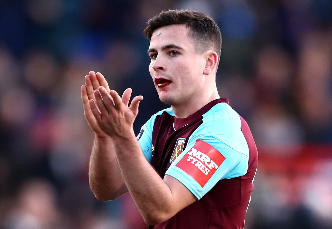 El volante Josh Cullen llegó como refuerzo para West Ham United, donde milita el mexicano Javier Hernández, luego de terminar su préstamo con Bolton de la segunda división inglesa.