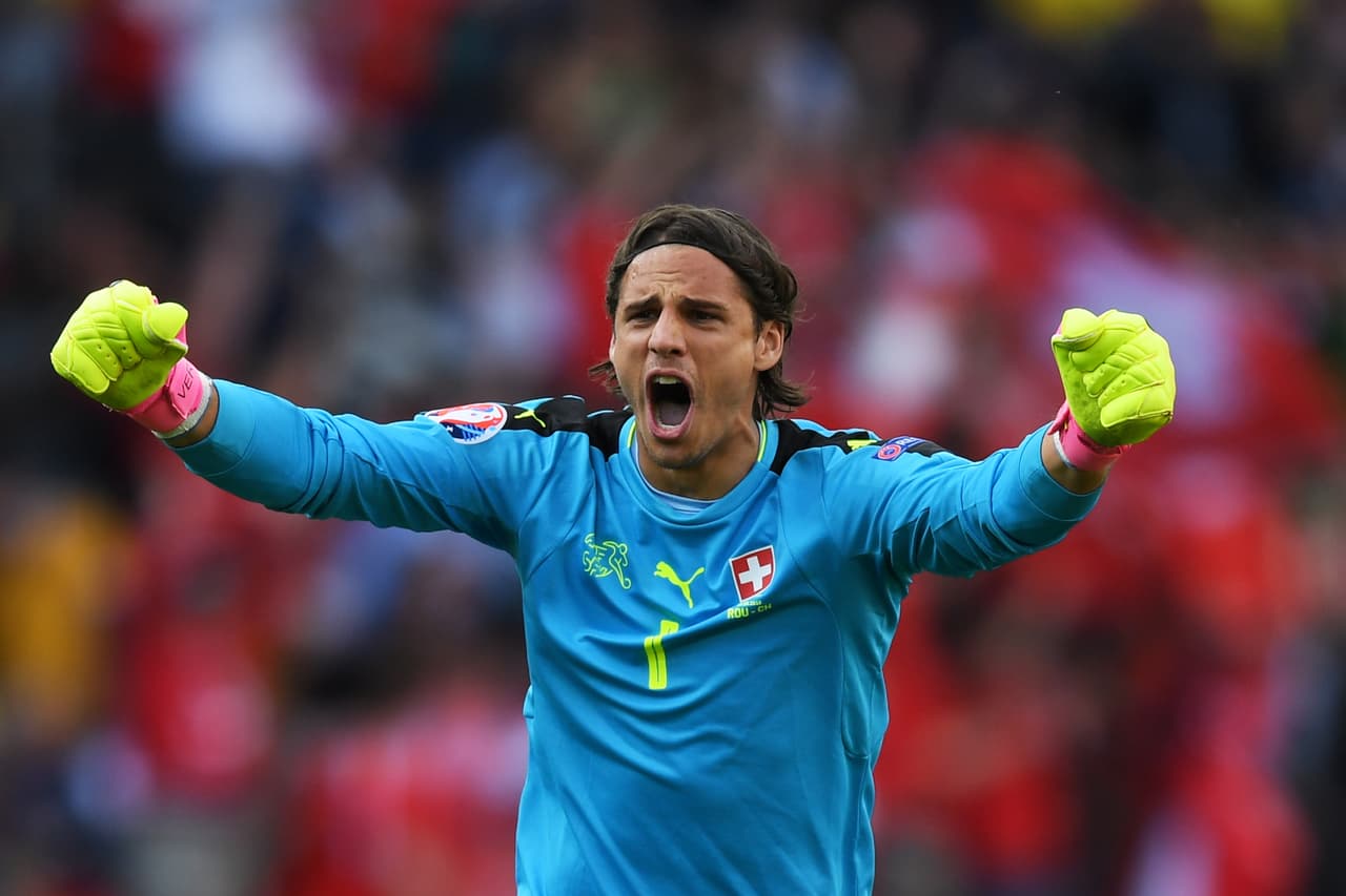 Yann Sommer (Suiza).- El portero del Borussia Mönchengladbach ha tenido una muy buena Eurocopa salvando a su selección de quedar eliminada ante el acecho de Francia en la última jornada. Solo encajó un gol –de penal- en tres partidos y sus reflejos ayudaron a que Suiza logrará seguir viva con dos empates.