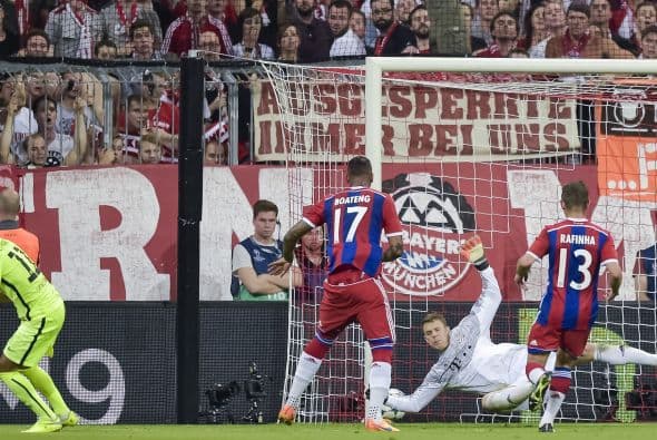 Las cosas se complicarían, pues al 29 Neymar conseguiría el segundo del Barcelona con un tiro pegado al poste izquierdo inatajable para Neuer.