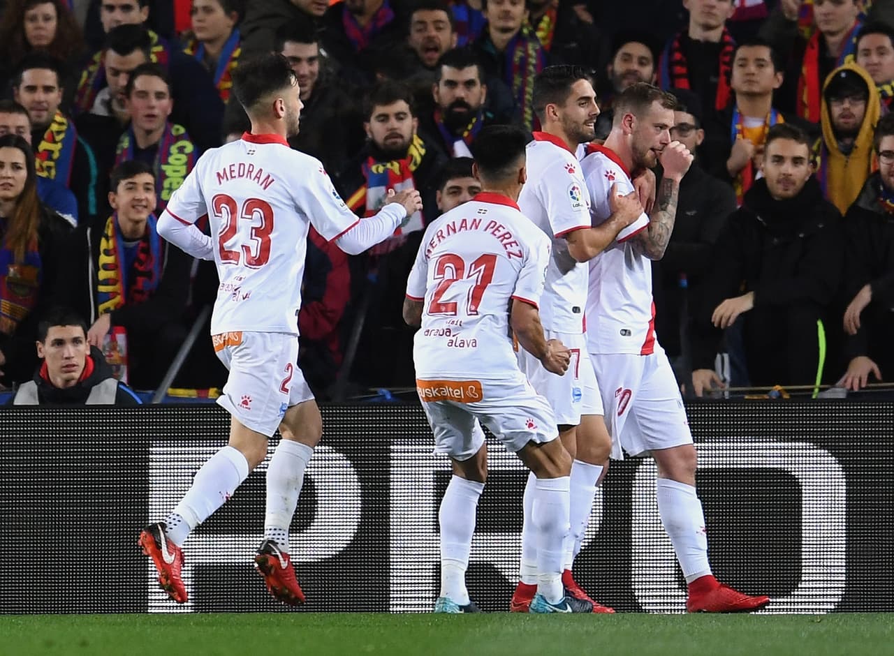 Alavés se puso al frente al minuto 23, obra de Guidetti quien definió tras un gran contragolpe de su equipo.